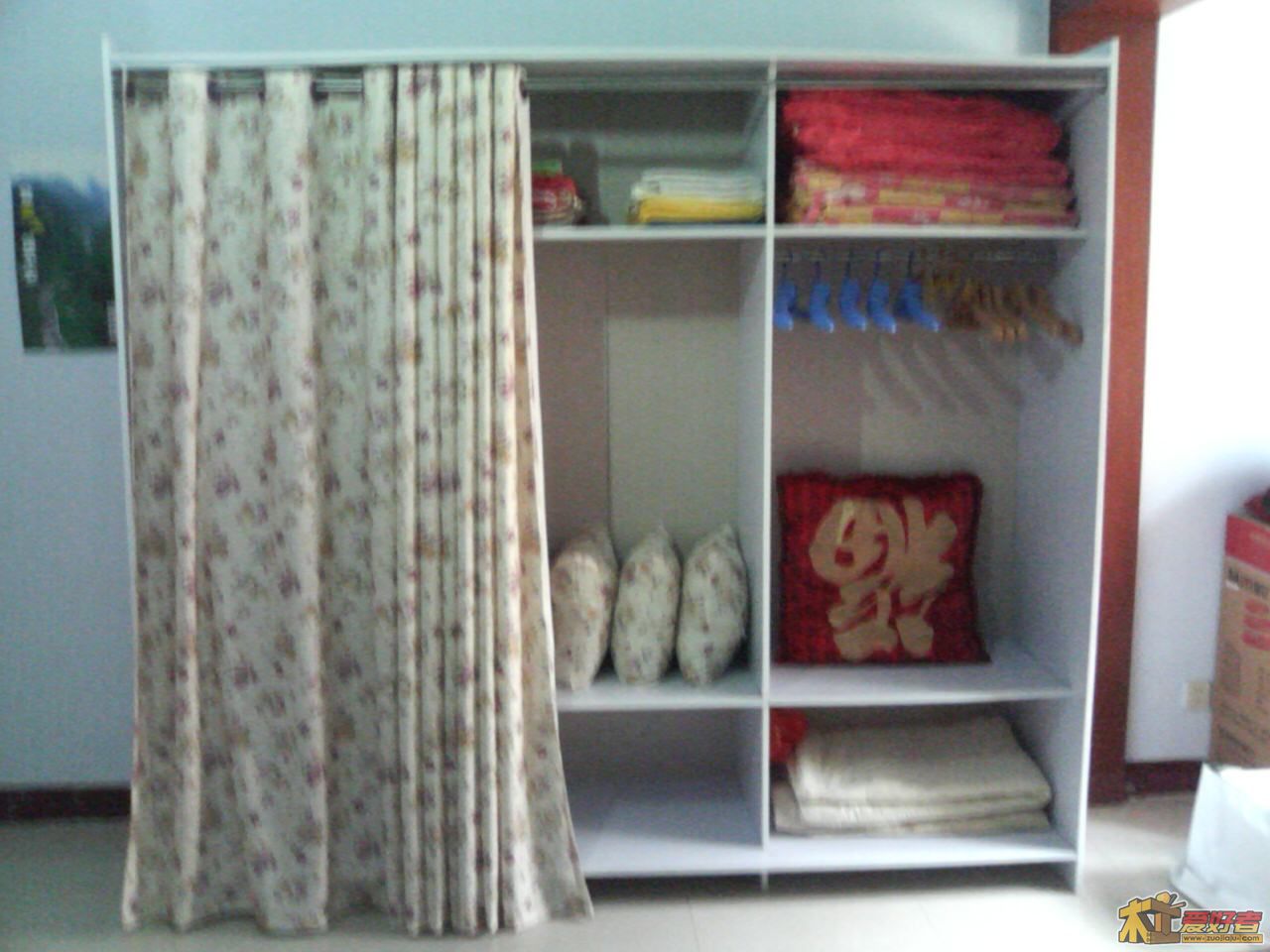 中间单元还有两个隔板没有安