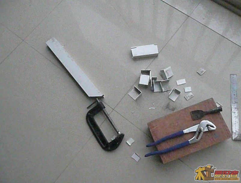 上次剩下的铝合金，用在做固定挂墙电视柜铝片.jpg