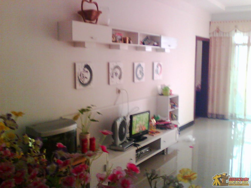 电视柜在客厅的效果