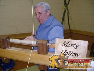 Buckhorn_Heritage_Day_-_Misty_Hollow_Carving_-_Spring_Pole_Lathe_2_-_Feb_20__2010.jpg