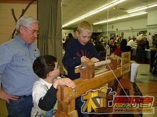 Buckhorn_Heritage_Day_-_Misty_Hollow_Carving_-_Spring_Pole_Lathe_3_-_Feb_20__2010.jpg
