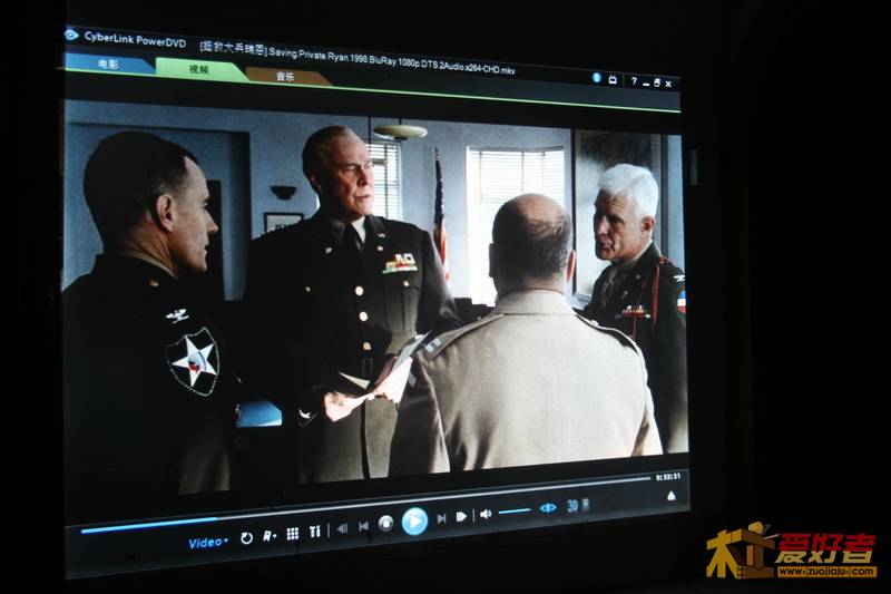 关灯状下电影屏摄