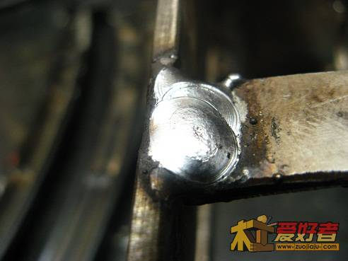 好久没烧电焊了，手抖了。