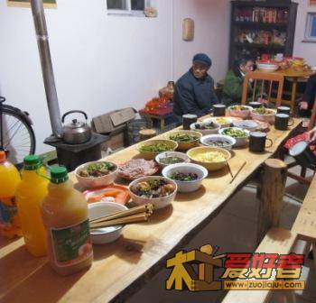 大桌子吃饭.JPG