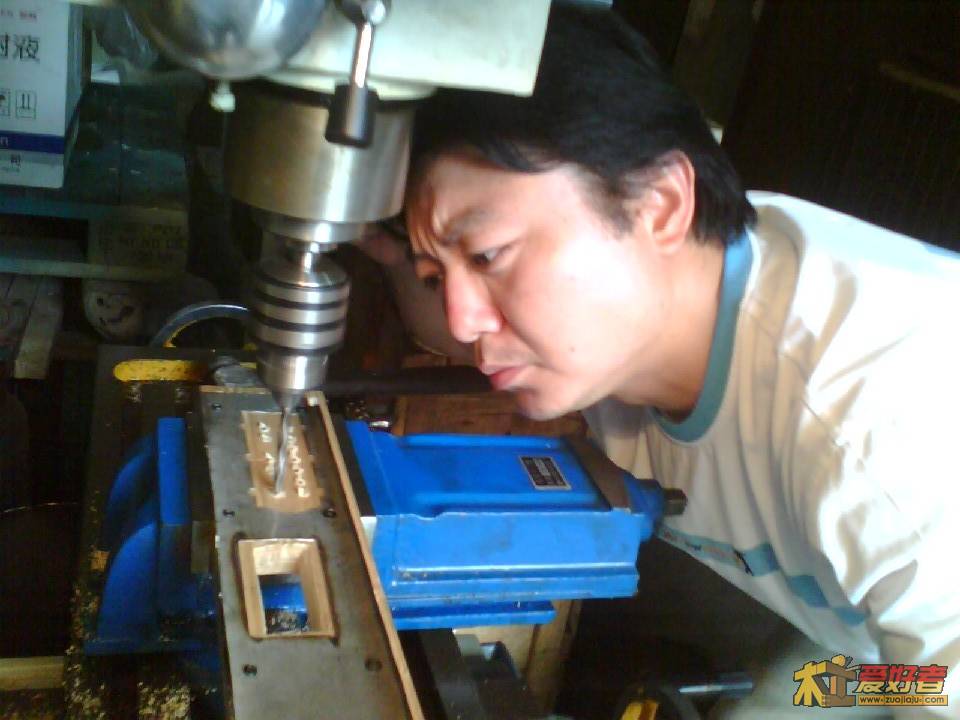 铣床加工收音机面板1.jpg