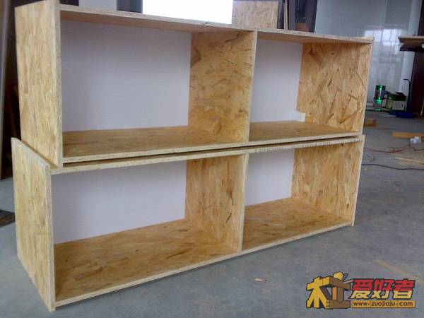 坐在上面没有任何变形。OSB就是扎实啊。