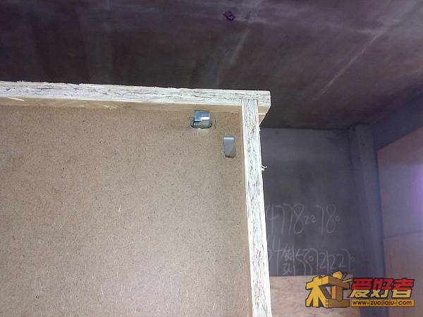 心不在焉的结果，DADO开槽方便，一刀就严丝合缝。呵呵