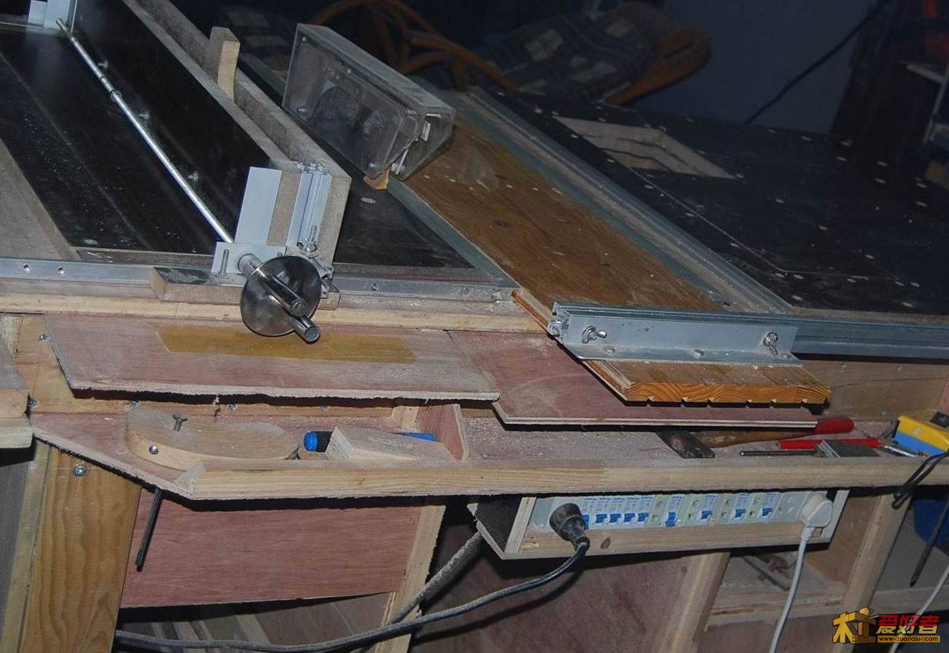 木工桌倒装圆锯.jpg