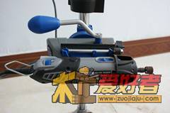 在支架上