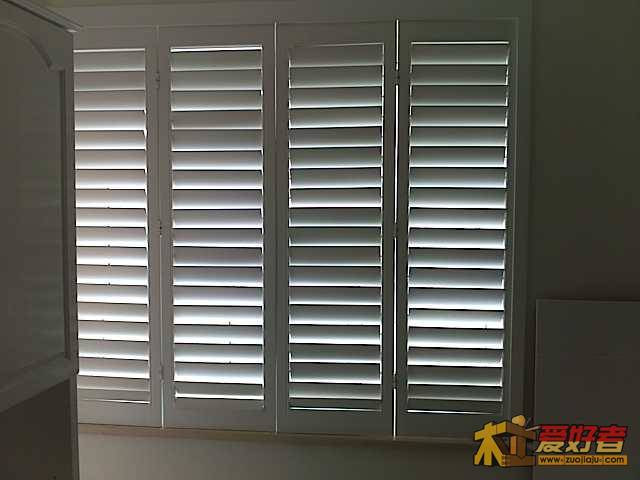 客厅百叶窗效果图