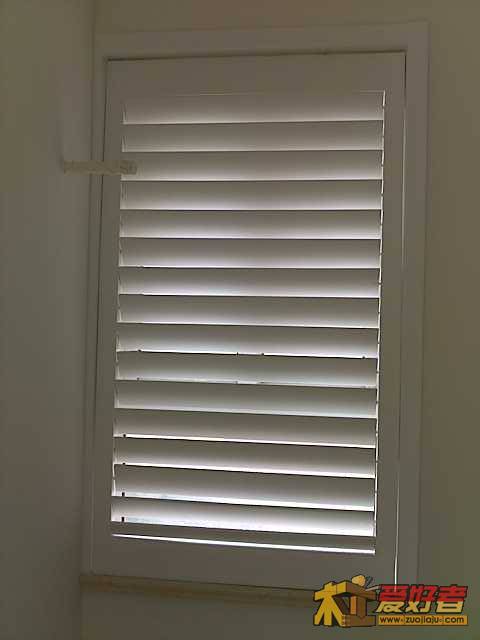 客厅北空百叶窗效果图