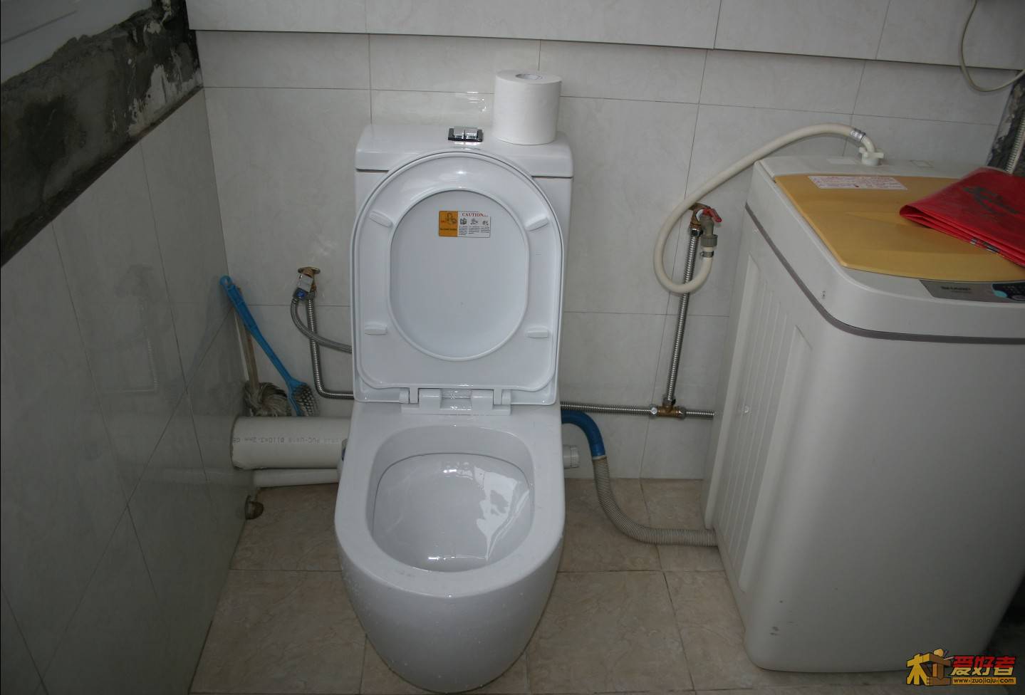 瓷砖+马桶.jpg