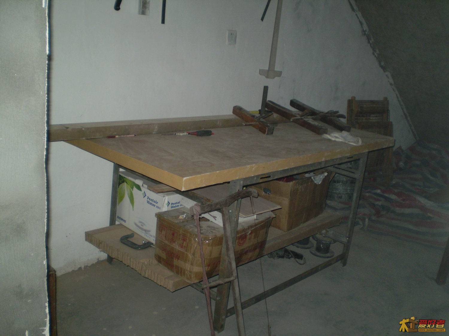 面板是三层密度板的，二面贴宝丽板的，180X90厘米100多斤重送的.JPG