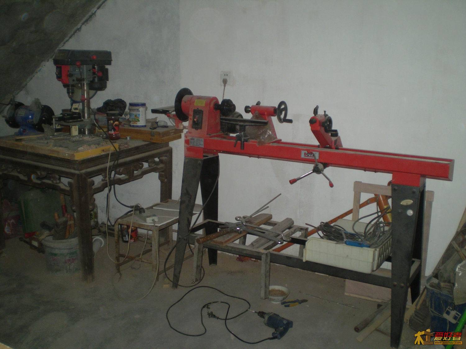 第二木工房，放木工桌，车床和其他小工具.JPG