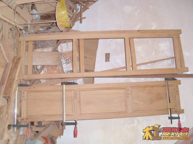 今天制作了床头芯板和芯板框，芯板两面是一样的，芯板的厚度是30MM。