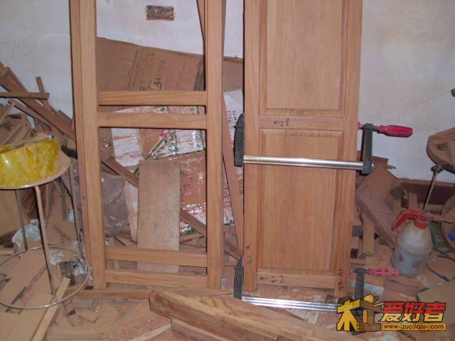 今天制作了床头芯板和芯板框，芯板两面是一样的，芯板的厚度是30MM。