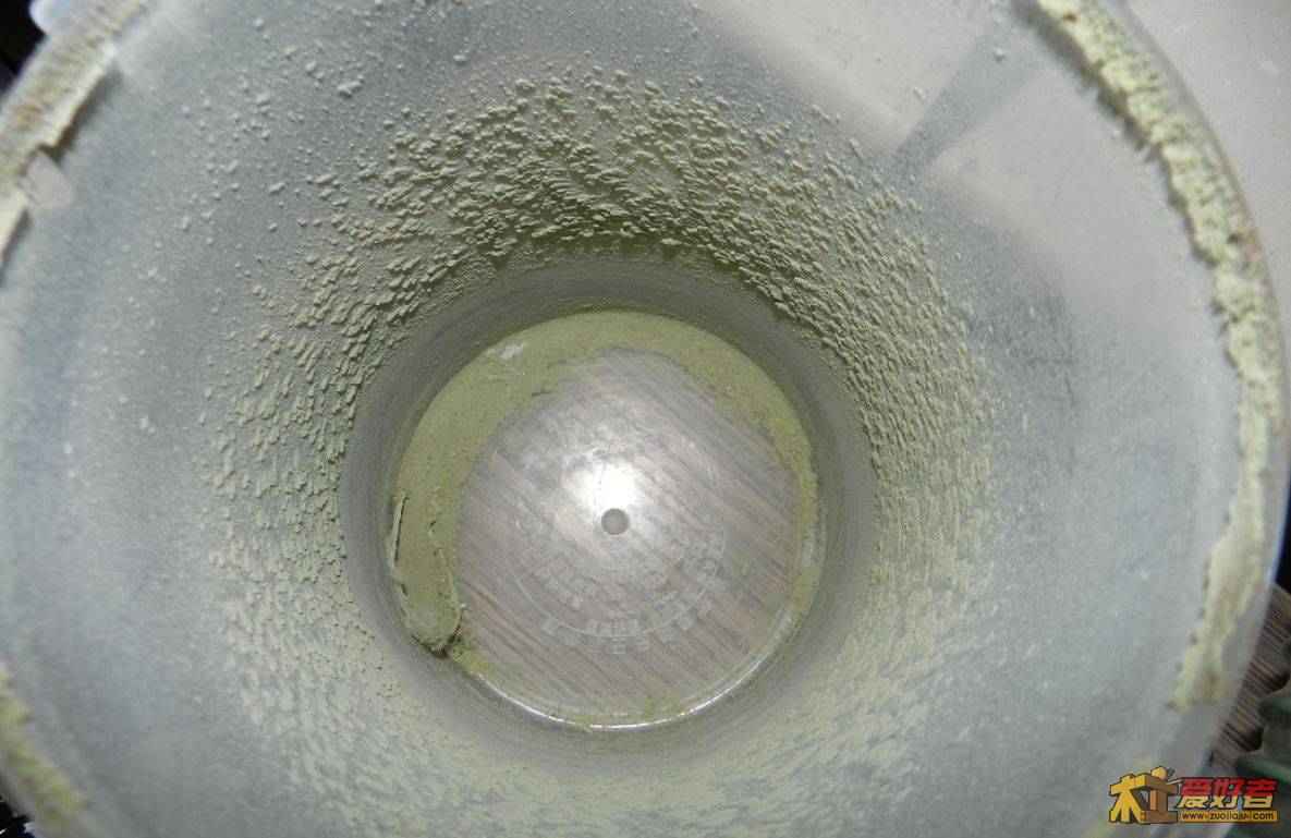 尘桶内部，过滤还是很彻底的