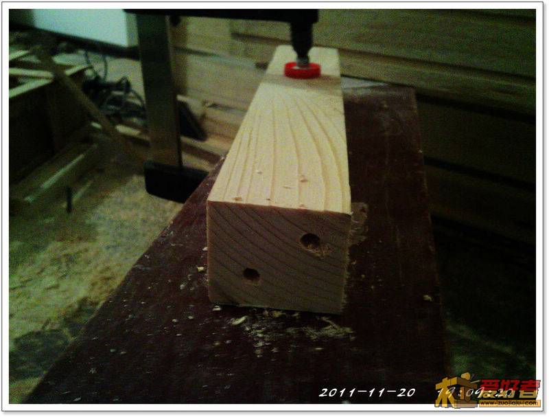 11-20_19.09_立柱上打孔.jpg