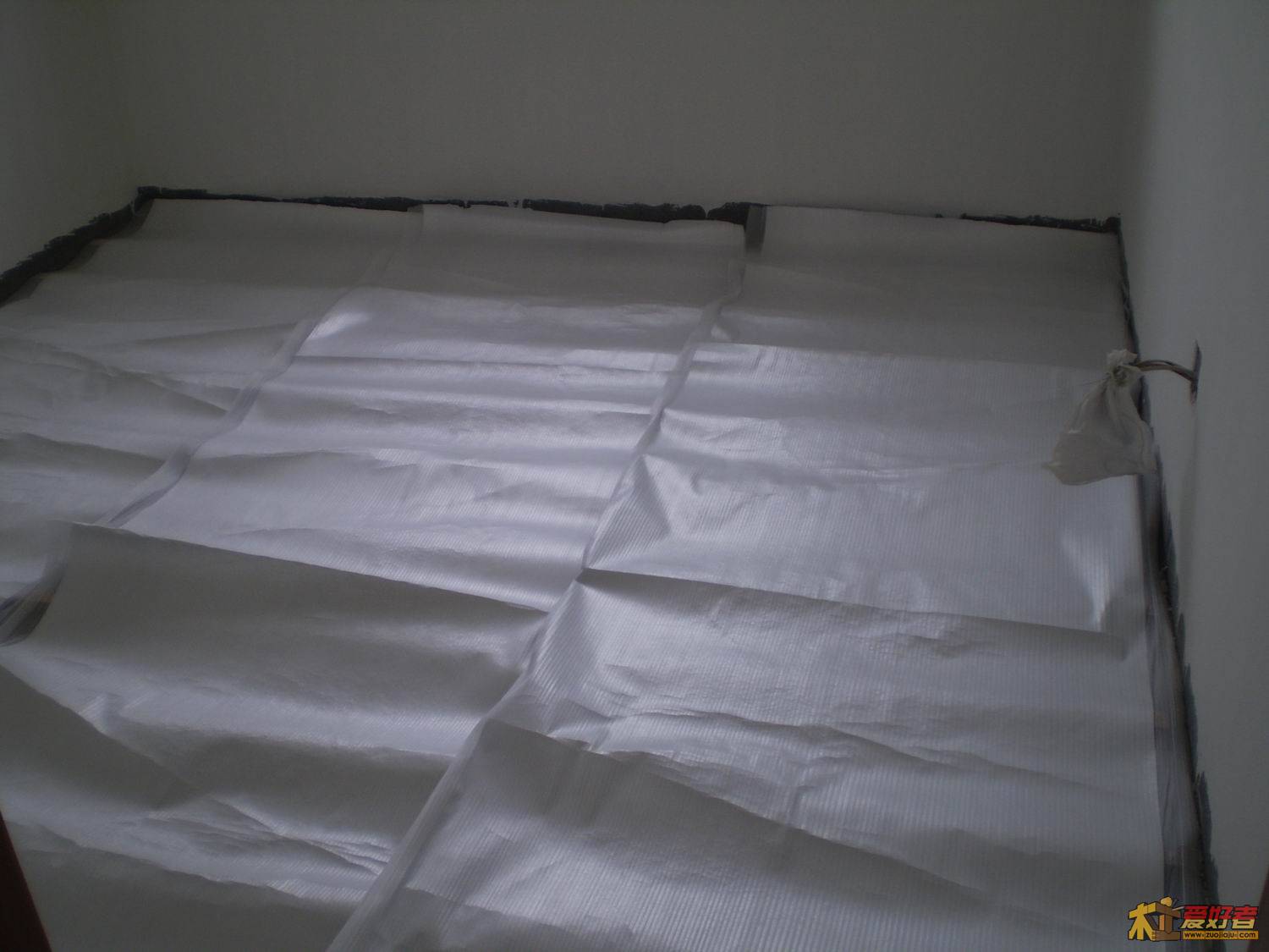 防水膜，其实不用也可以，香柏木不怕水.JPG