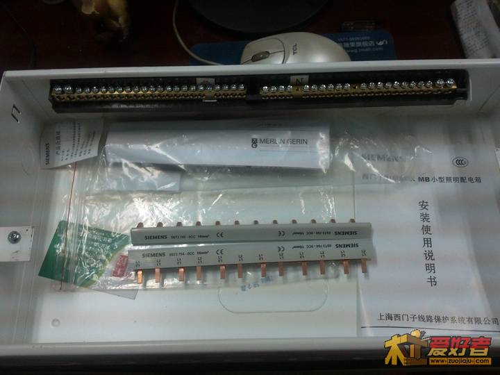 露一小脸