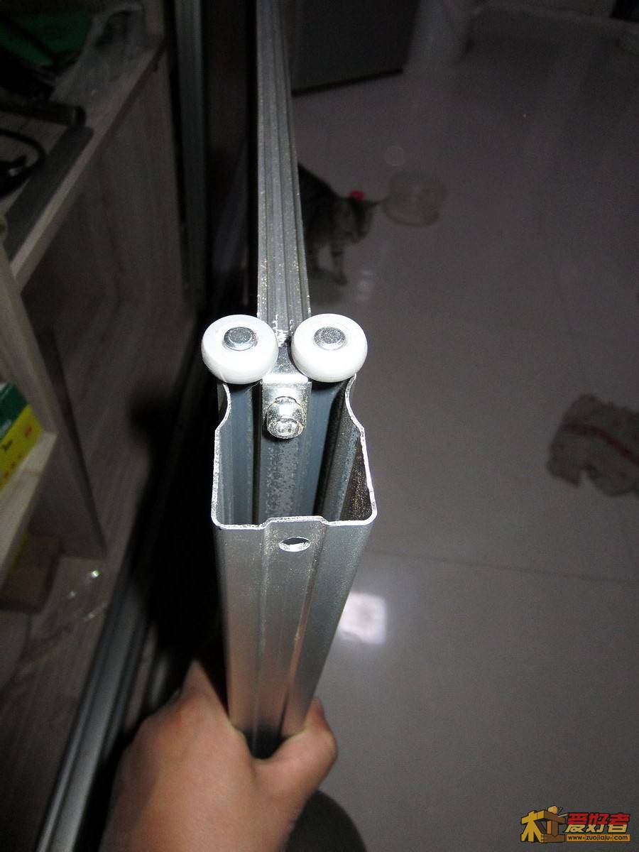 上方与门边侧面