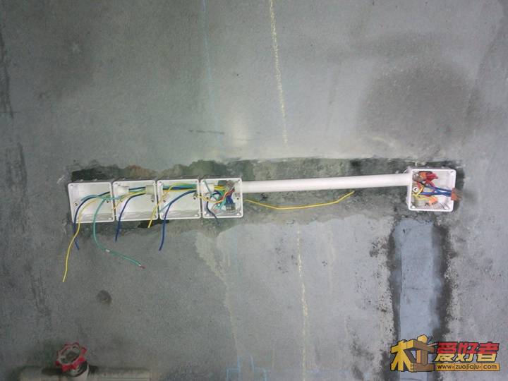 底盒和线卡用专用连接器 果然非常方便