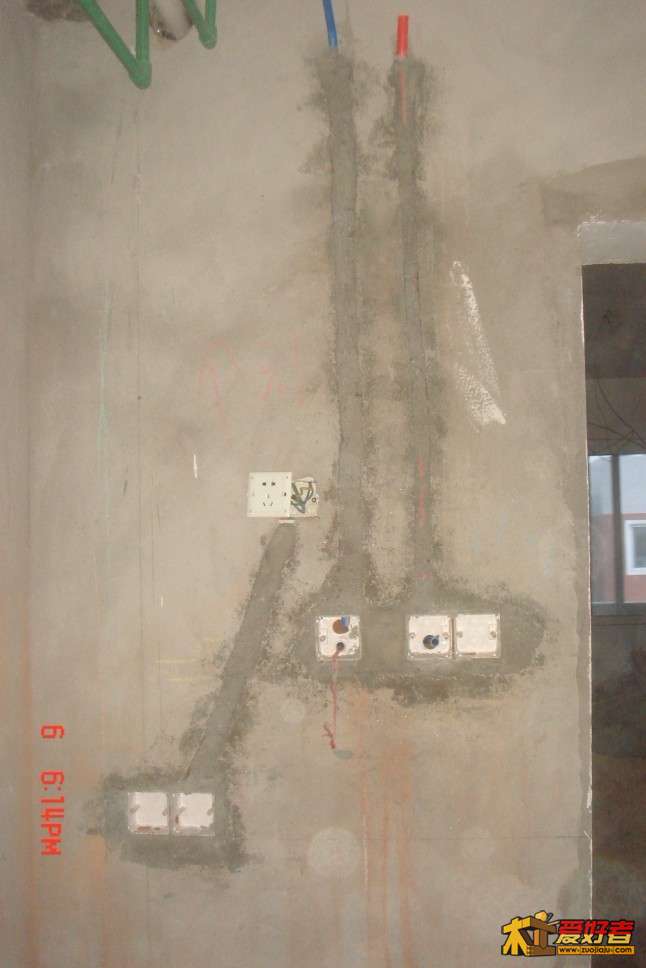 底楼卫生间南墙.jpg