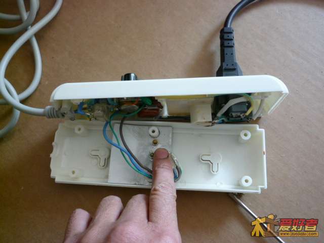 用手摸散热片一点也不热