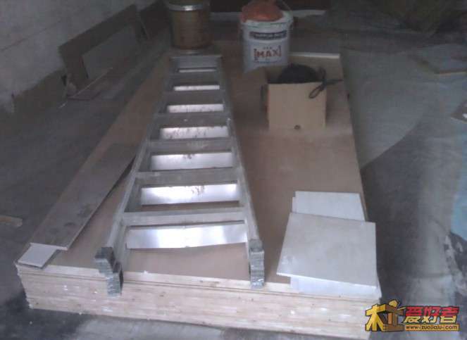 有4块9厘板和3块15厘大芯板没贴