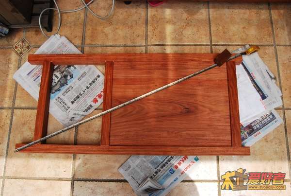 侧框组装后对角线要量一下，须一致