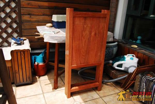 左右侧框合在一起要对称重合，这个很重要