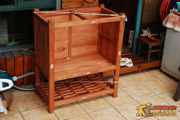 拼装后，感觉花棚离地高度还可高些