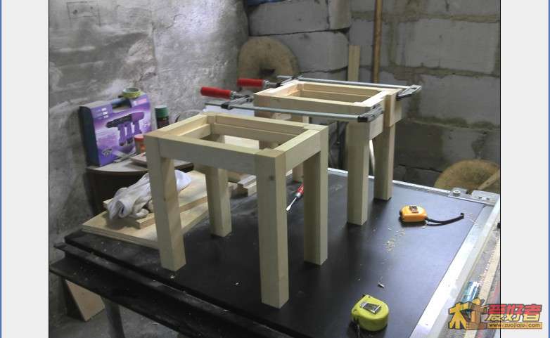 先组装好边框：