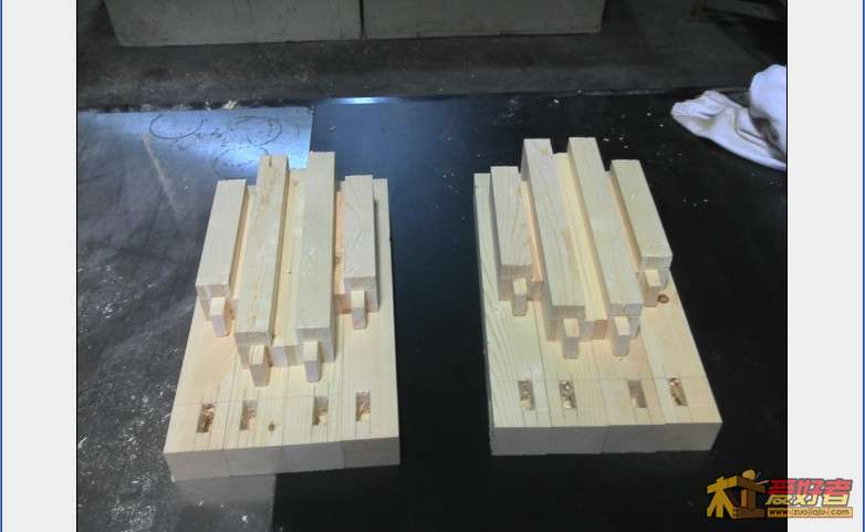 然后再该开榫卯、该裁口的地方开好：
