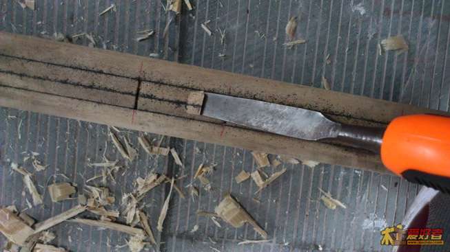 开打，我只有12的凿子，这个宽16，郁闷啊。1CM深