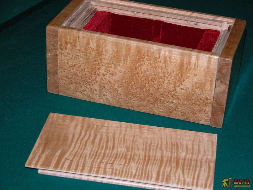 Box02.jpg