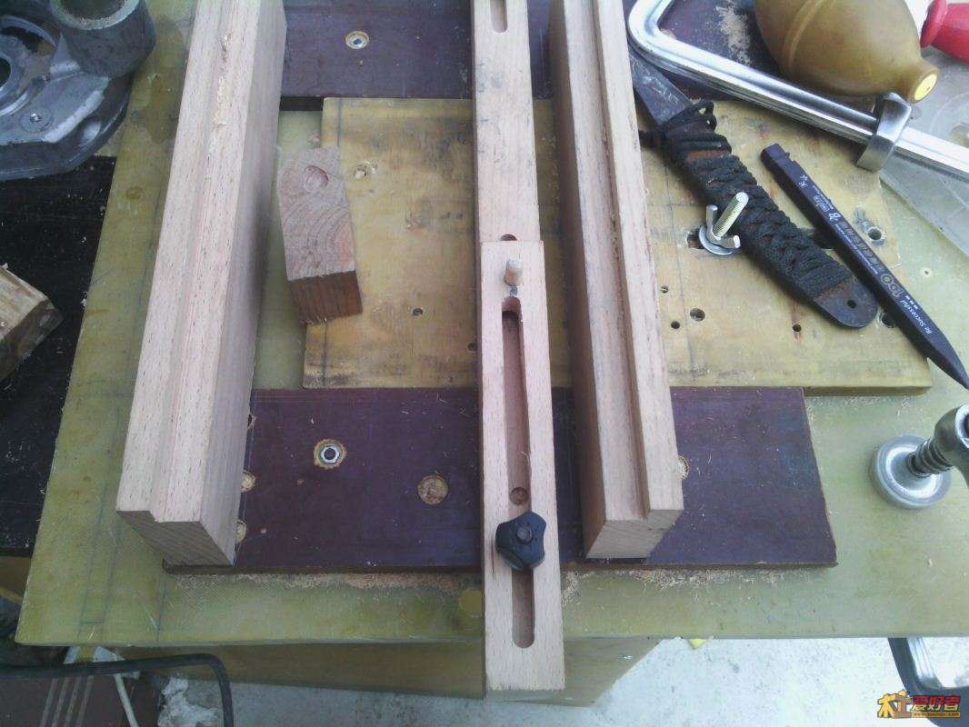 加一个园木榫卡位挡条