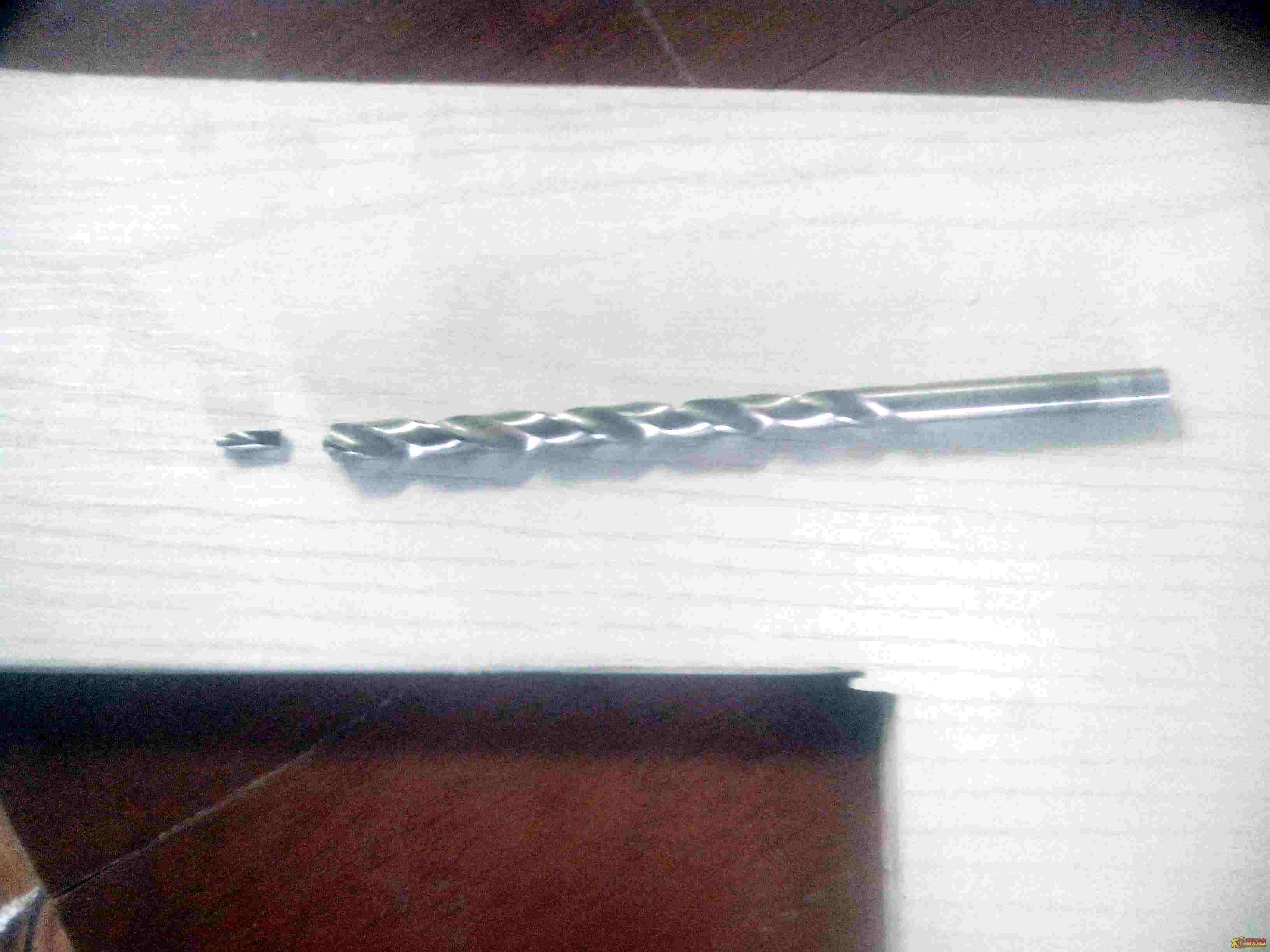 这个是断了的钻头