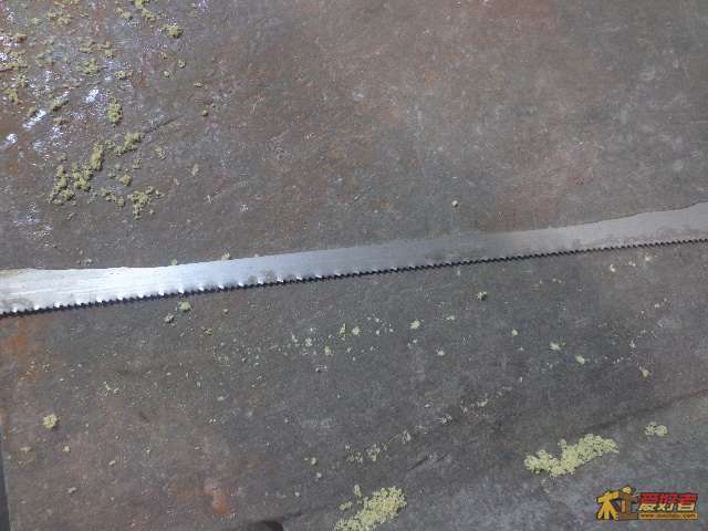没有线锯就把钢锯条磨窄了用