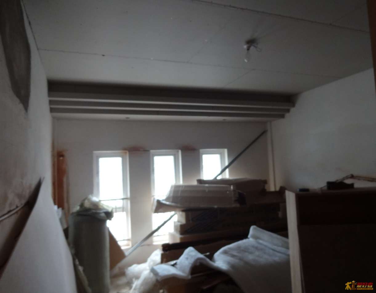 楼上卧室.jpg