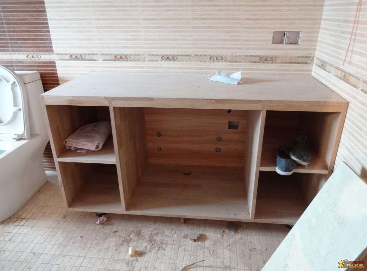 楼上卫生间.jpg