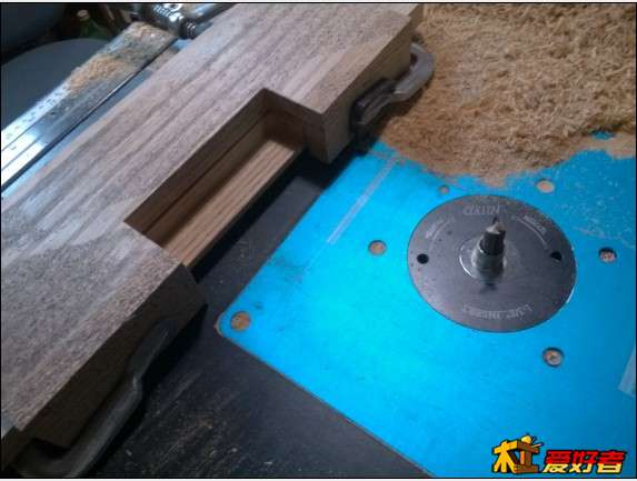 看看 刨花一堆堆的