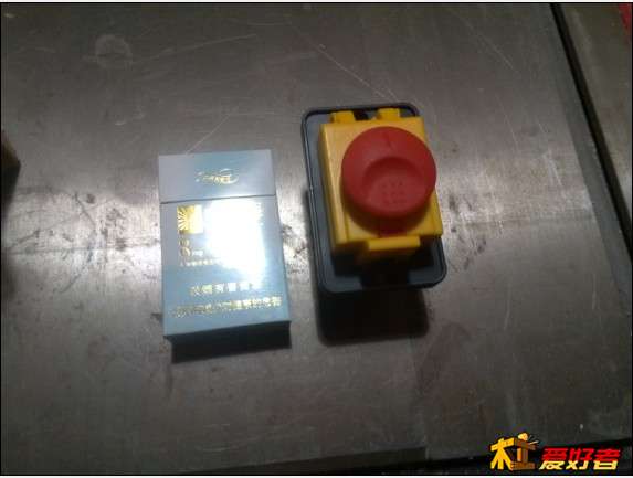 放个烟盒 看看大小