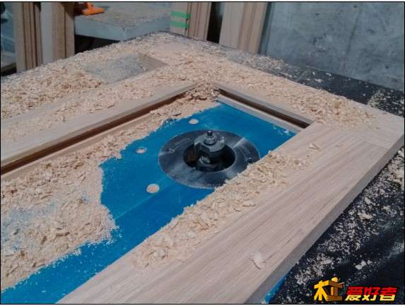 不代胶组装起来过T型刀铣装板槽。