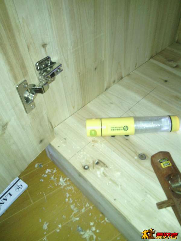 门铰链买时还买错，应要买大弯，买错了，还出去换了才好