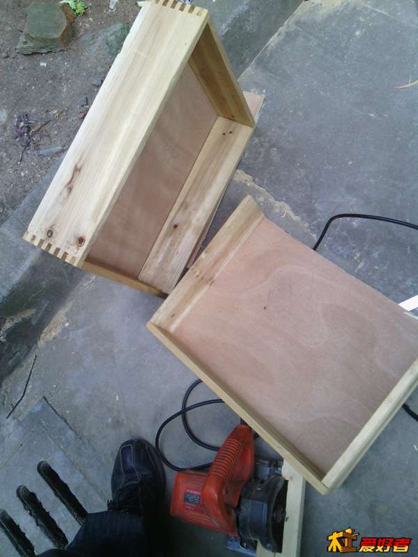 抽屉是用了原来的四个抽屉，拼宽拼高，拼了个整的