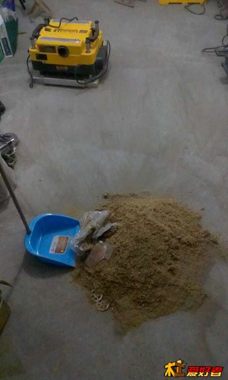 刨花成堆了.jpg