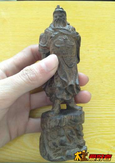 5号 也是关羽雕件 这一件底座较大 尺寸：16CM 包邮价：240元 