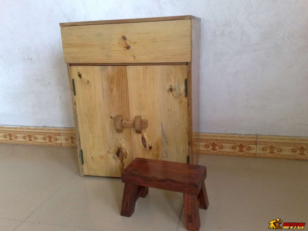 最后的样子，小凳换鞋来的