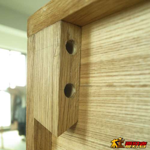 答案揭晓，这是柜子背后的另一半